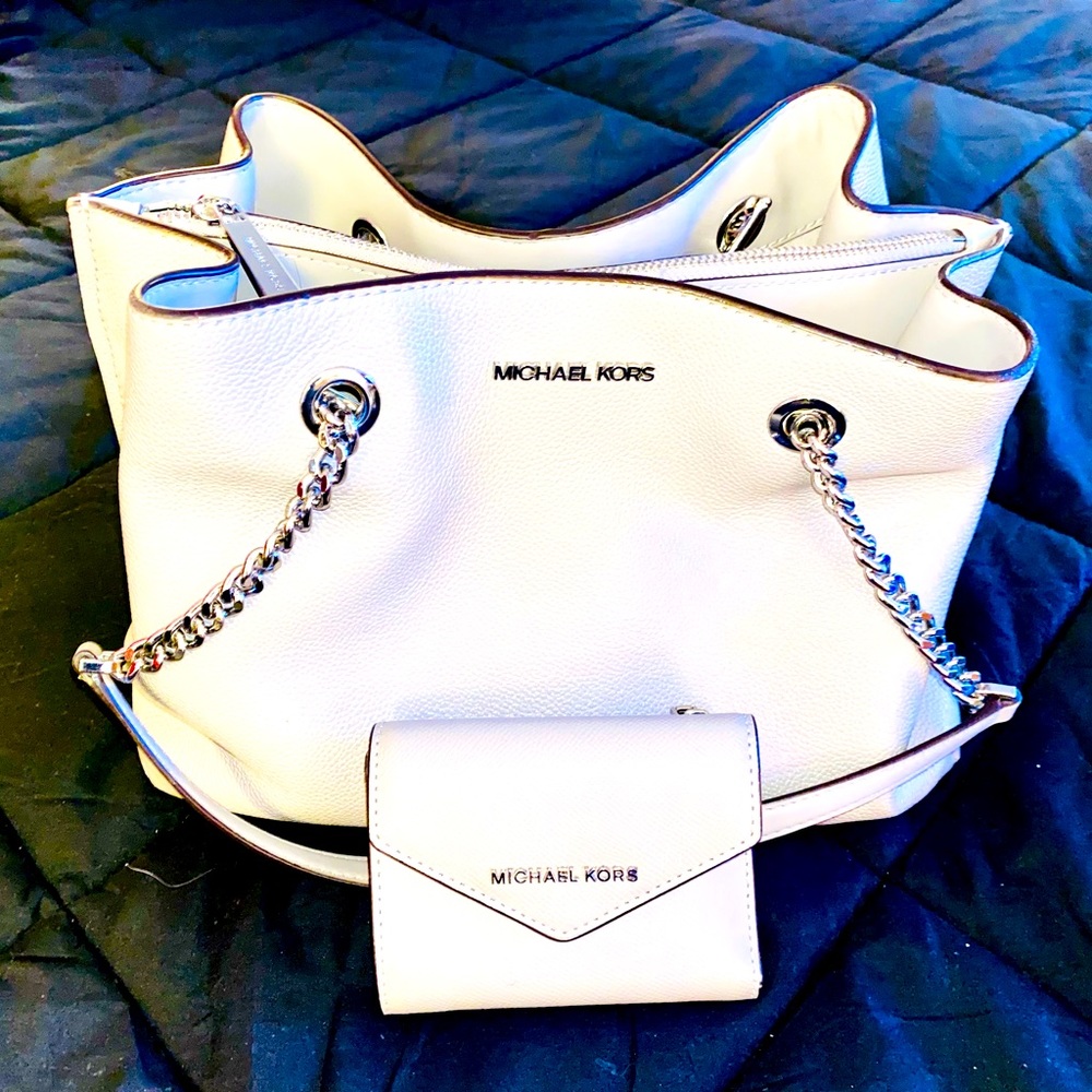 Women’s Michael Kors purse and matching wallet. Leather. Gray.